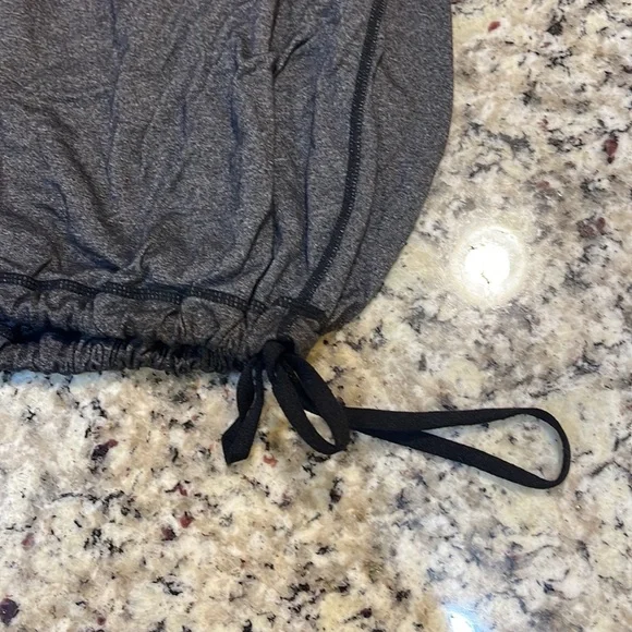 Lululemon Womens Tank Top with Built in Bra Size 4 - Picture 3 of 5